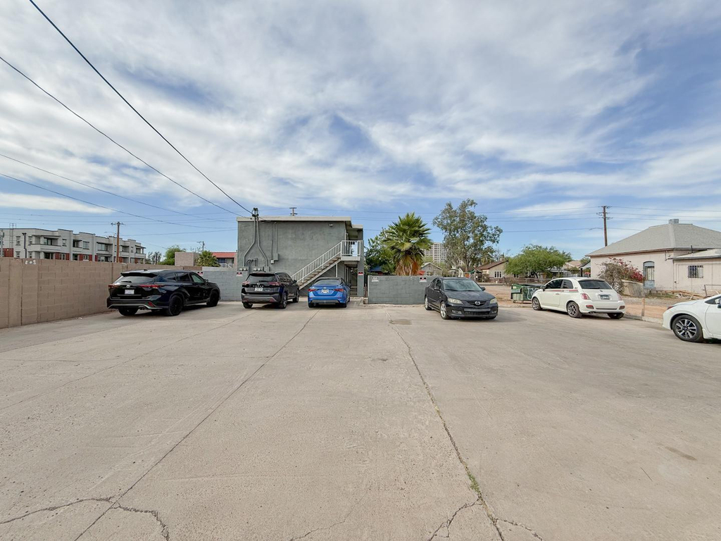 909 E Roosevelt Street - Photo 2