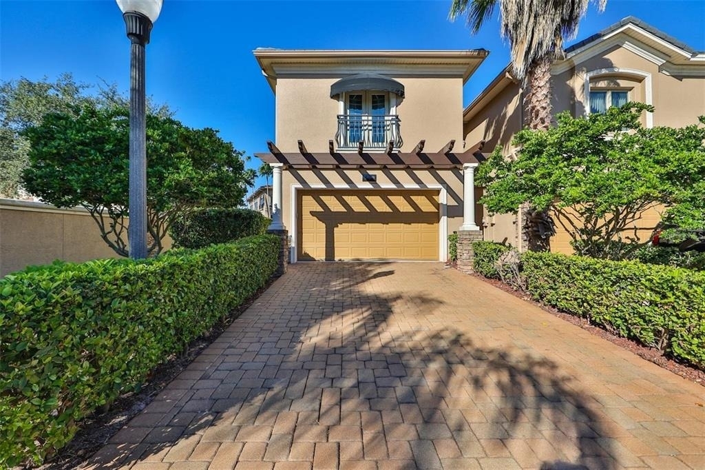 602 Saxony Boulevard - Photo 0