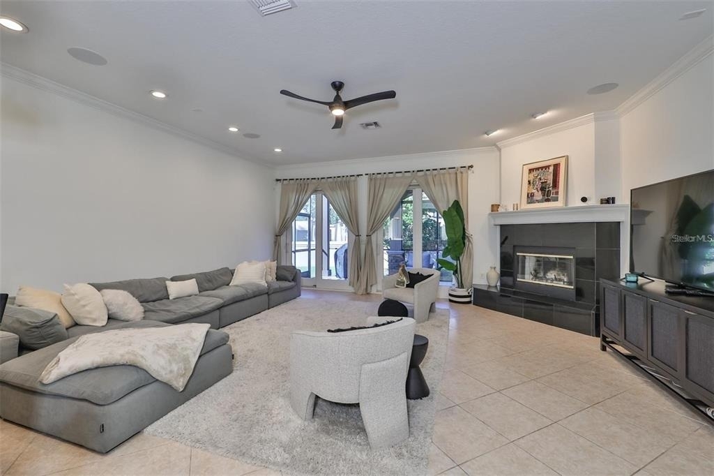 602 Saxony Boulevard - Photo 3