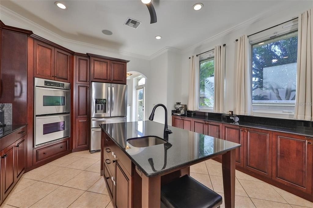 602 Saxony Boulevard - Photo 8