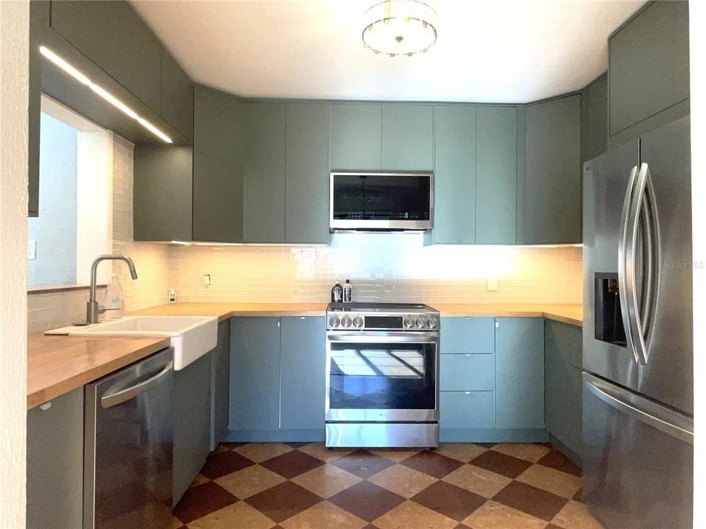 1155 53rd Avenue N - Photo 3