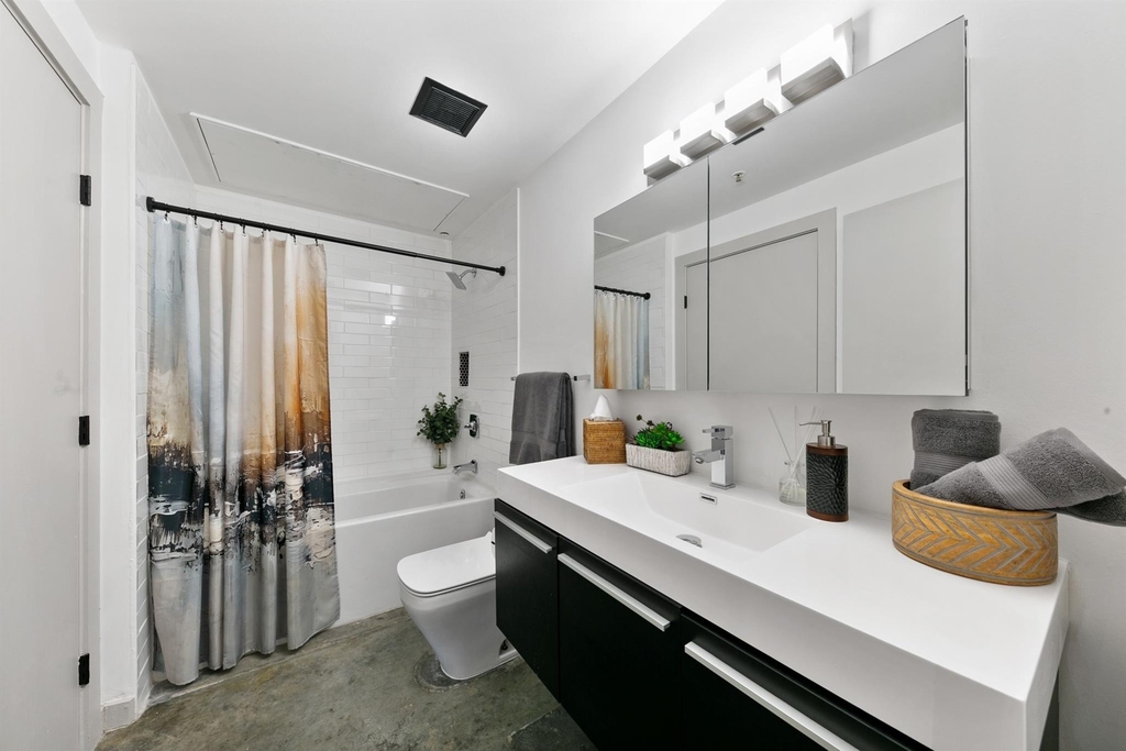 2000 Bagby Street - Photo 14
