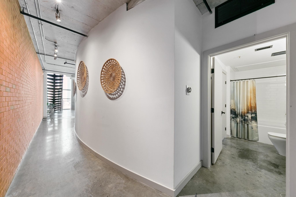 2000 Bagby Street - Photo 2