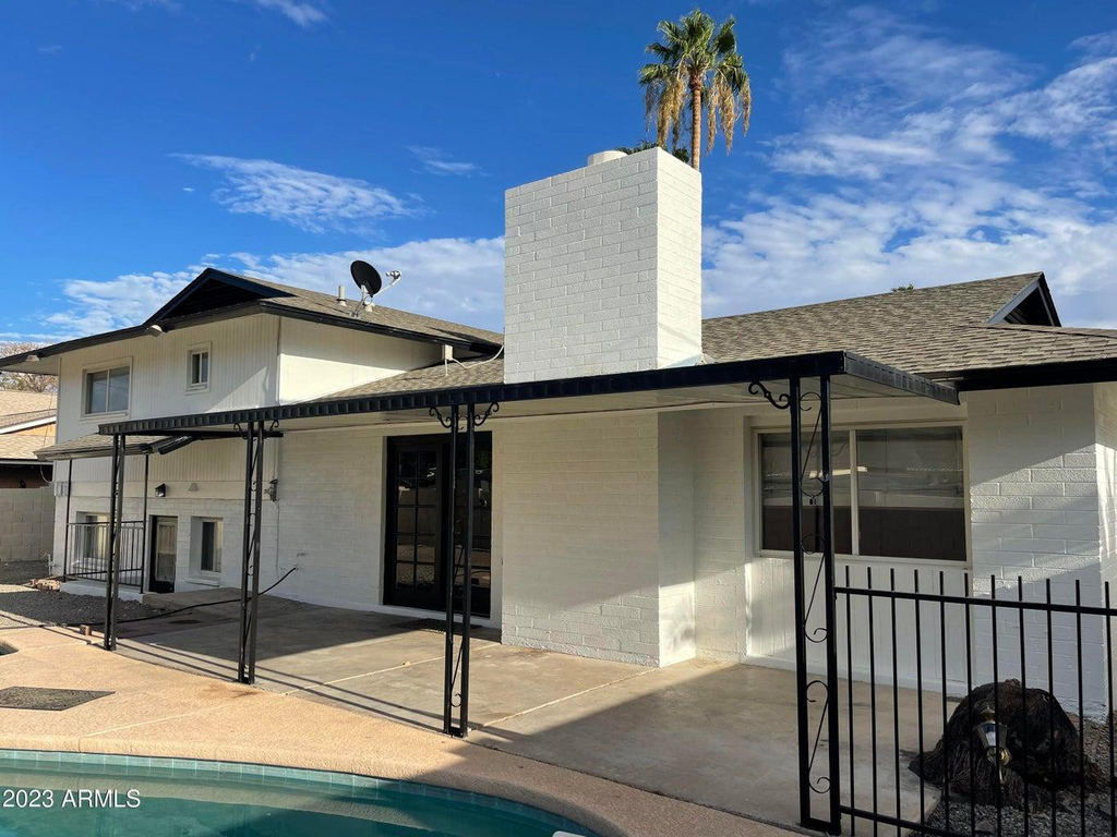 1600 E Laguna - Photo 2