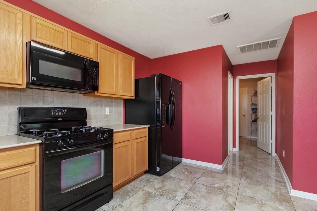 20738 Fair Castle Drive - Photo 18