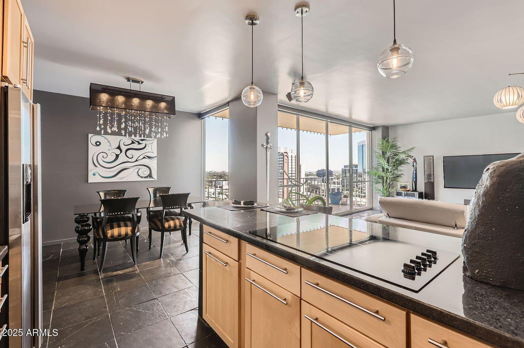 207 W Clarendon Avenue - Photo 3