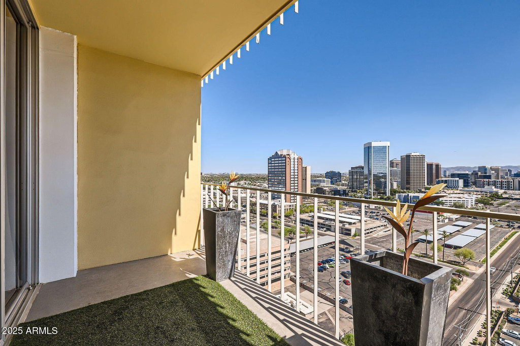 207 W Clarendon Avenue - Photo 11
