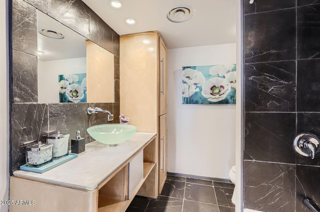 207 W Clarendon Avenue - Photo 9
