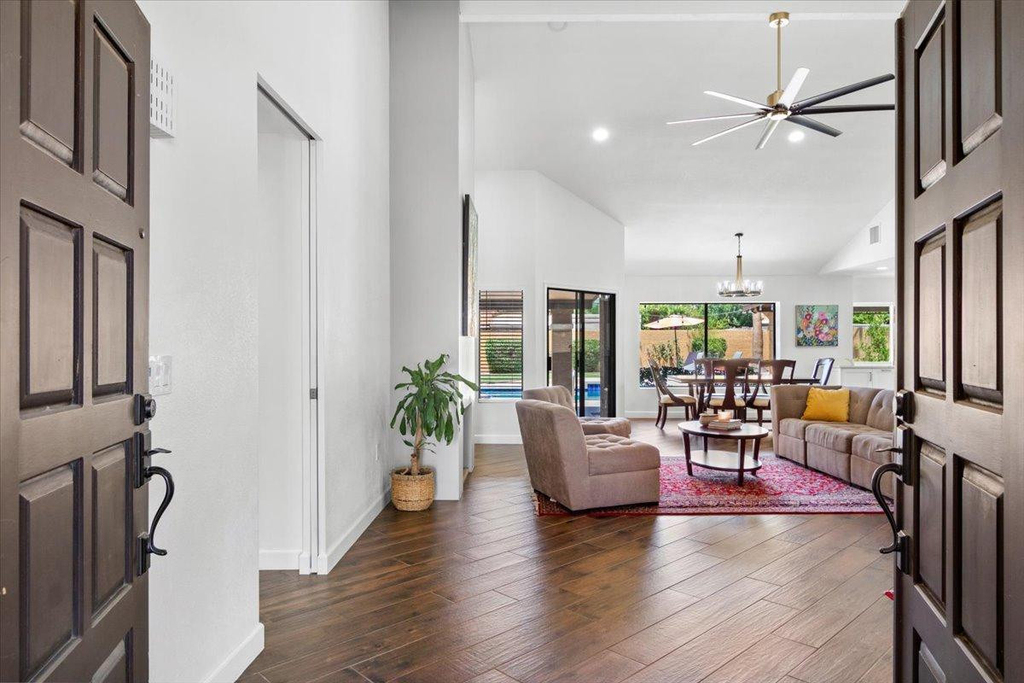10628 E Cinnabar Avenue - Photo 2