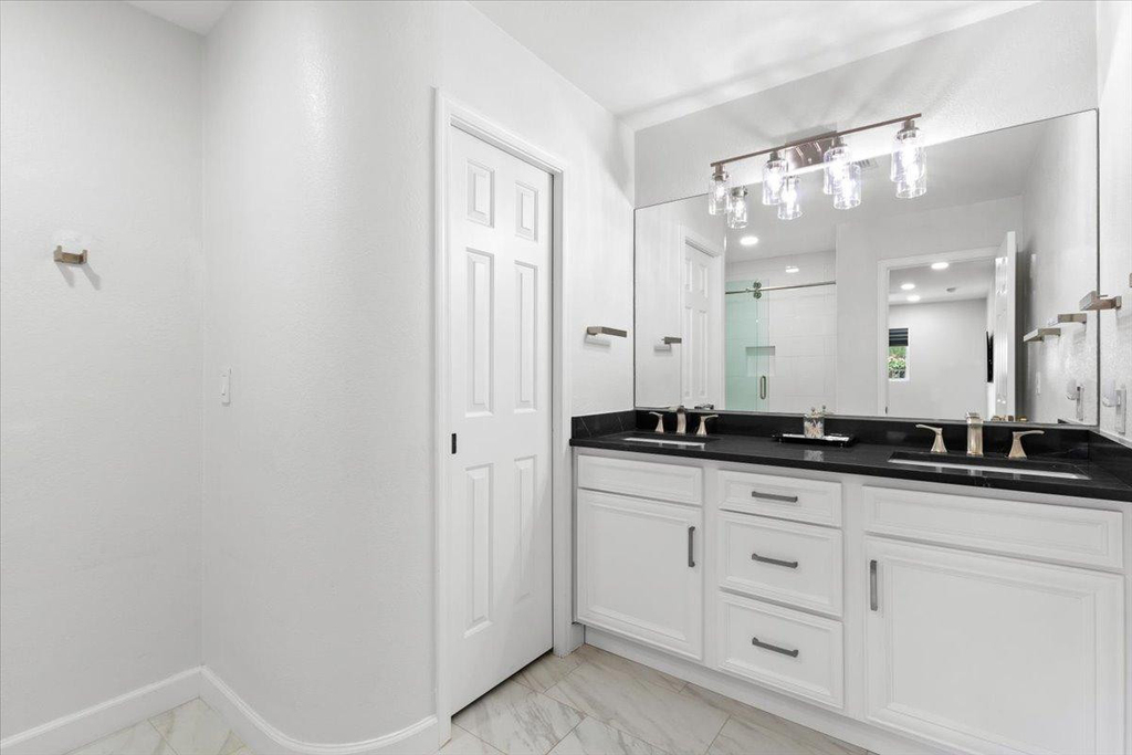10628 E Cinnabar Avenue - Photo 17