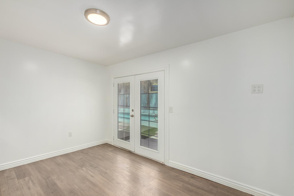 1100 W 12th - Photo 11