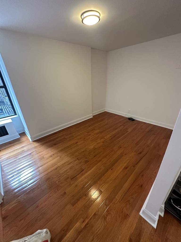 1425 York Avenue - Photo 3