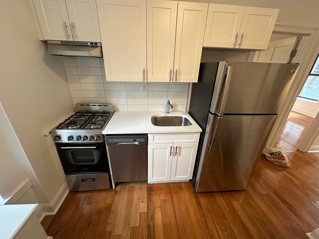 1425 York Avenue - Photo 7