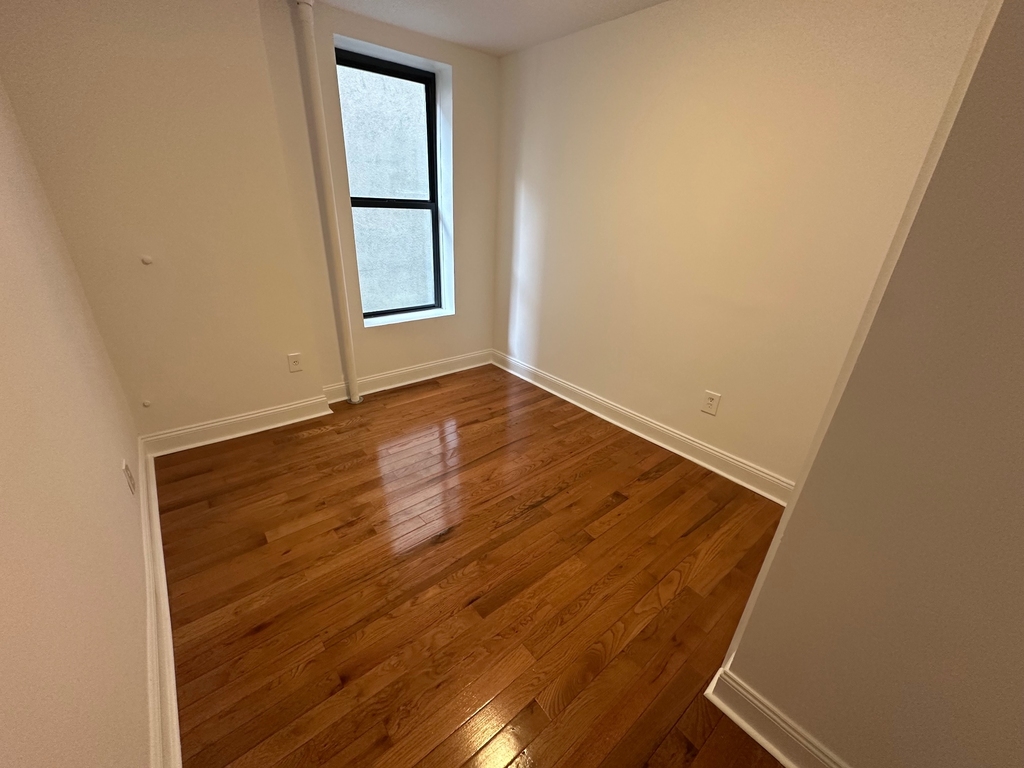 1425 York Avenue - Photo 10