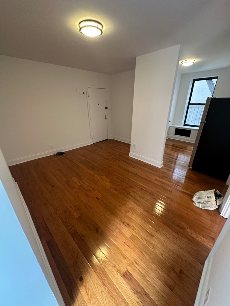 1425 York Avenue - Photo 1