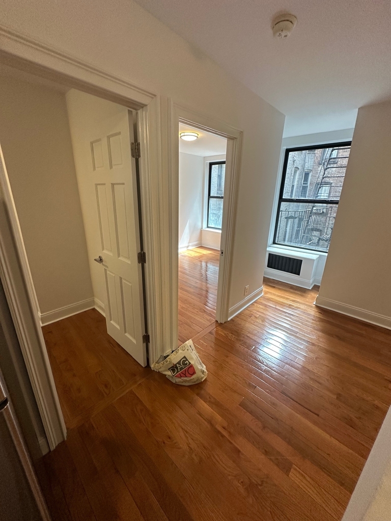 1425 York Avenue - Photo 4