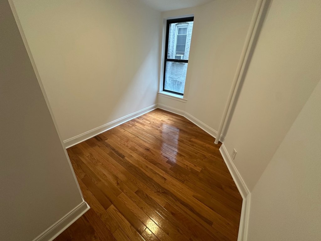 1425 York Avenue - Photo 14