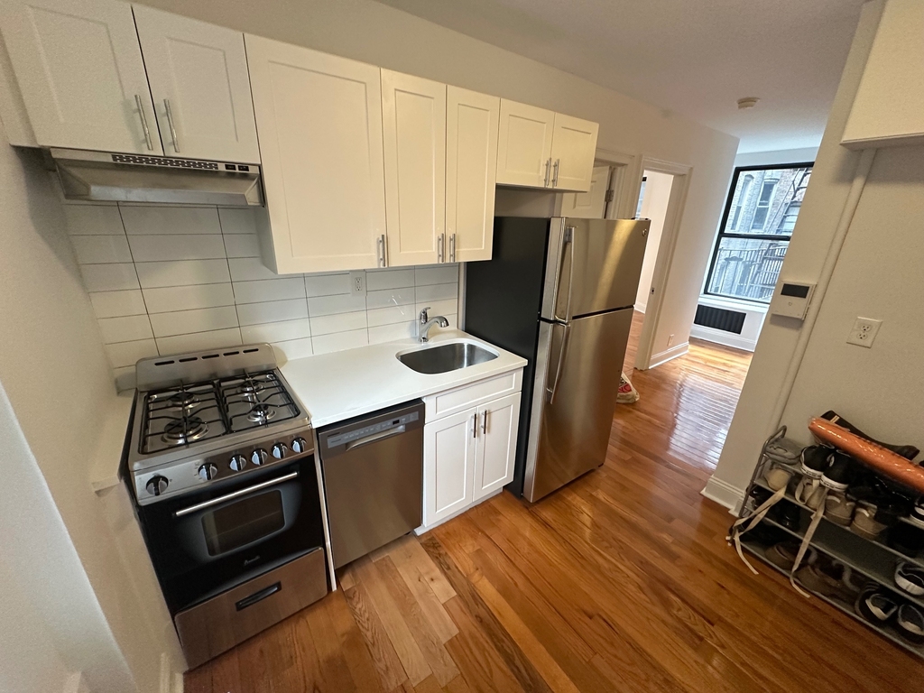 1425 York Avenue - Photo 6
