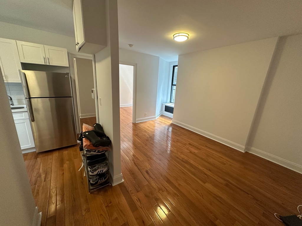 1425 York Avenue - Photo 2