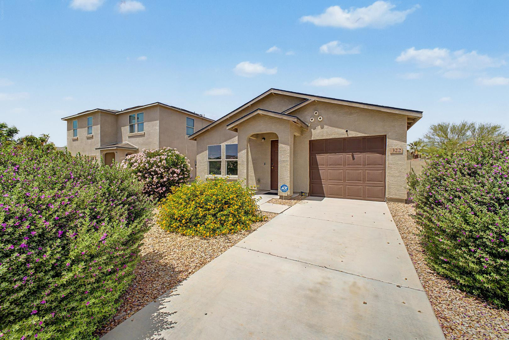 322 E Watson Place - Photo 2