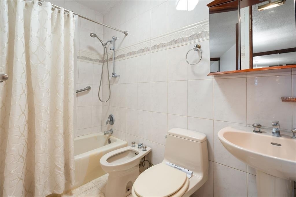 1704 San Patricio Avenue - Photo 13
