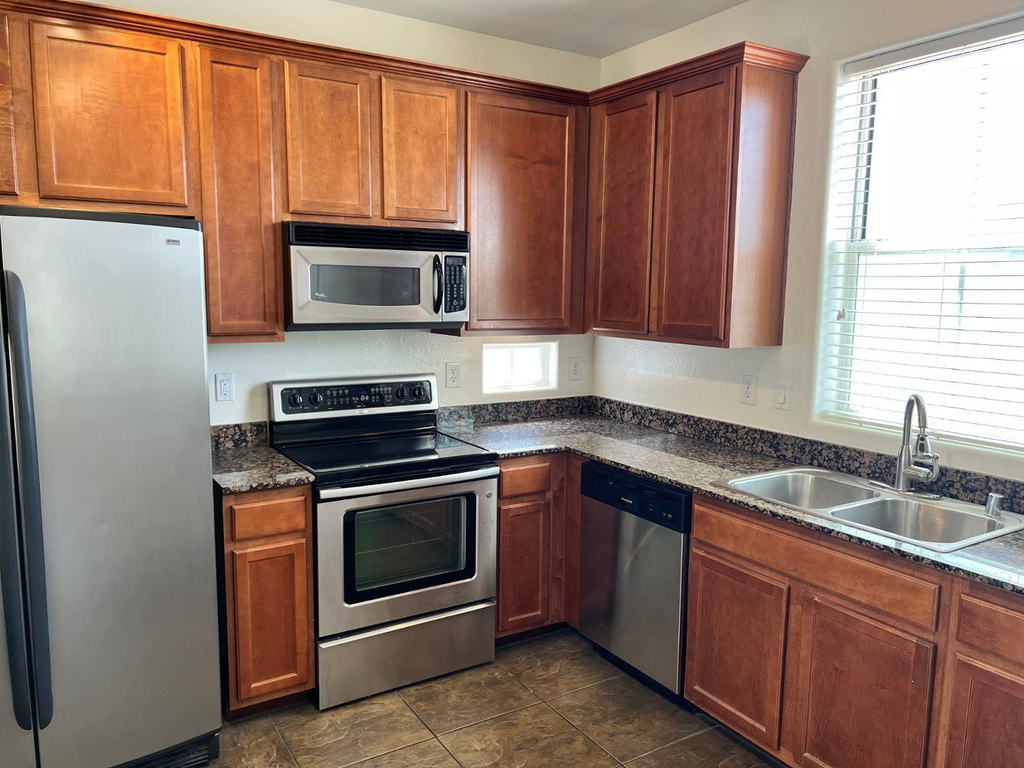 10254 E Isleta Avenue - Photo 4