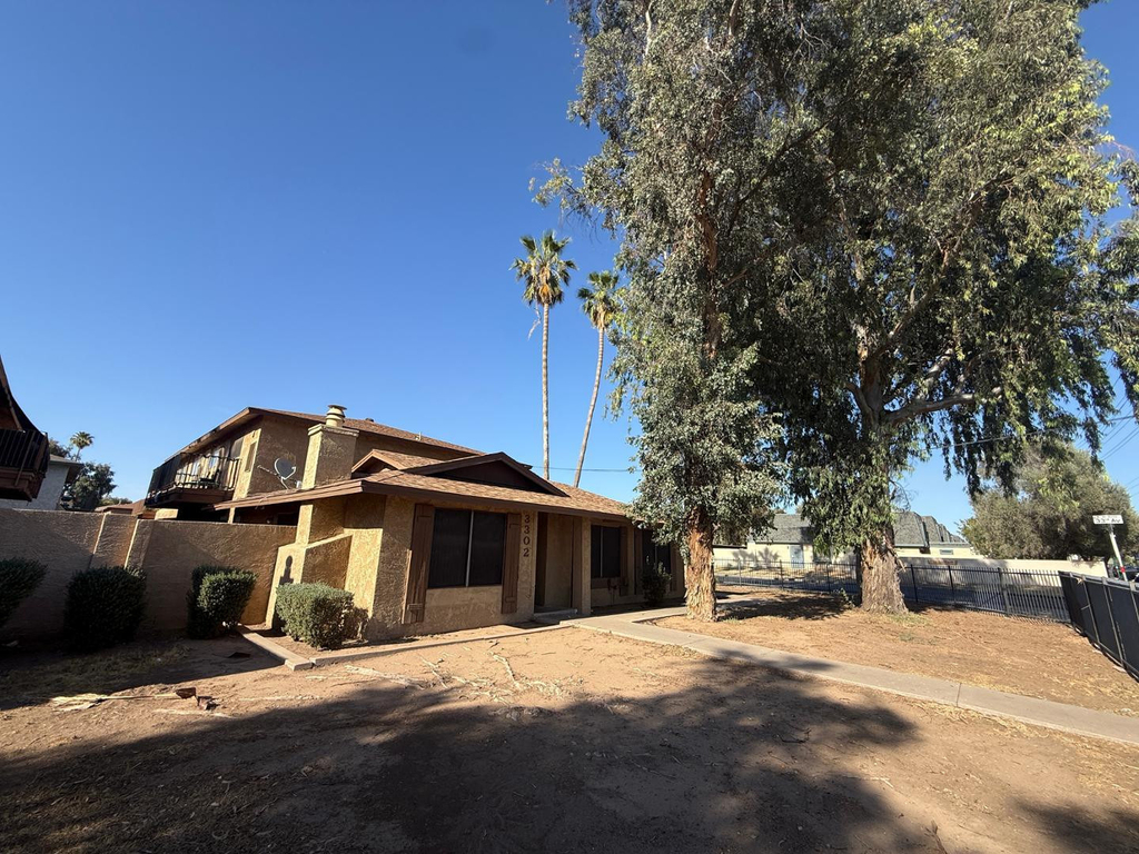 3302 W Northern Avenue - Photo 0