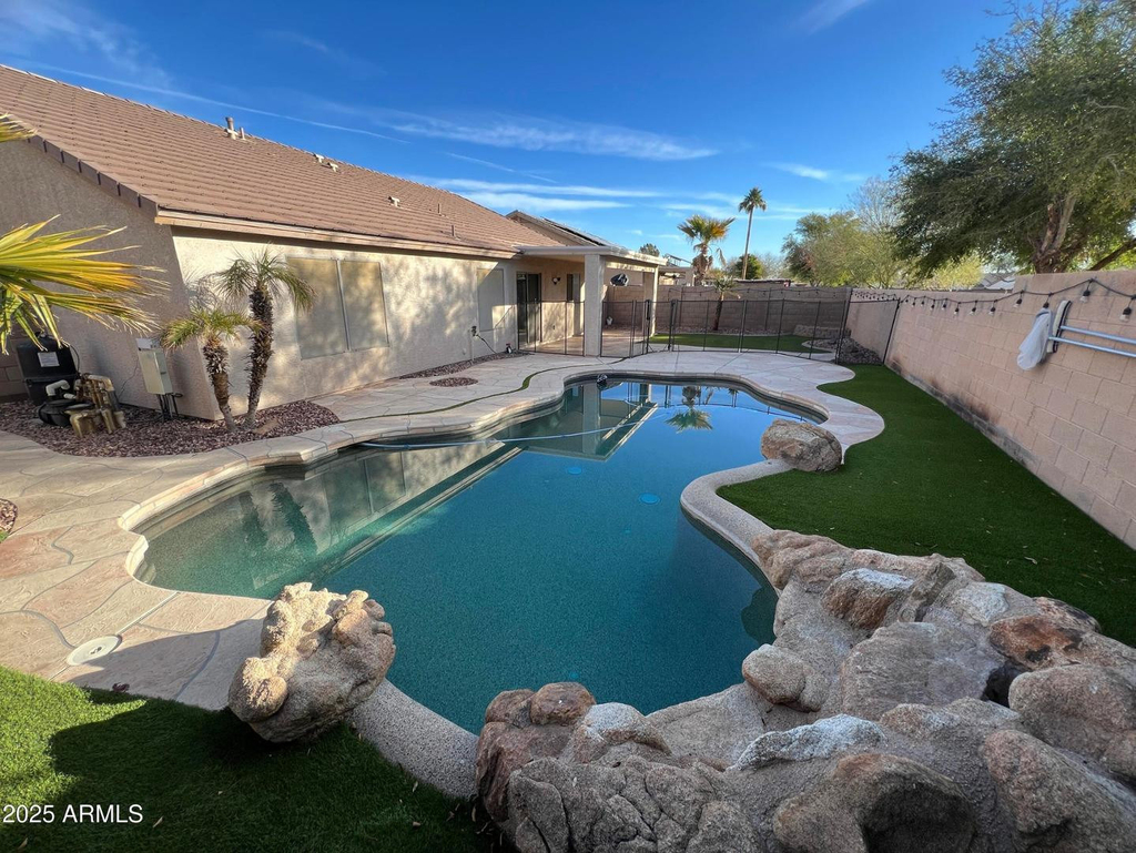 13709 W Cottonwood Street - Photo 1