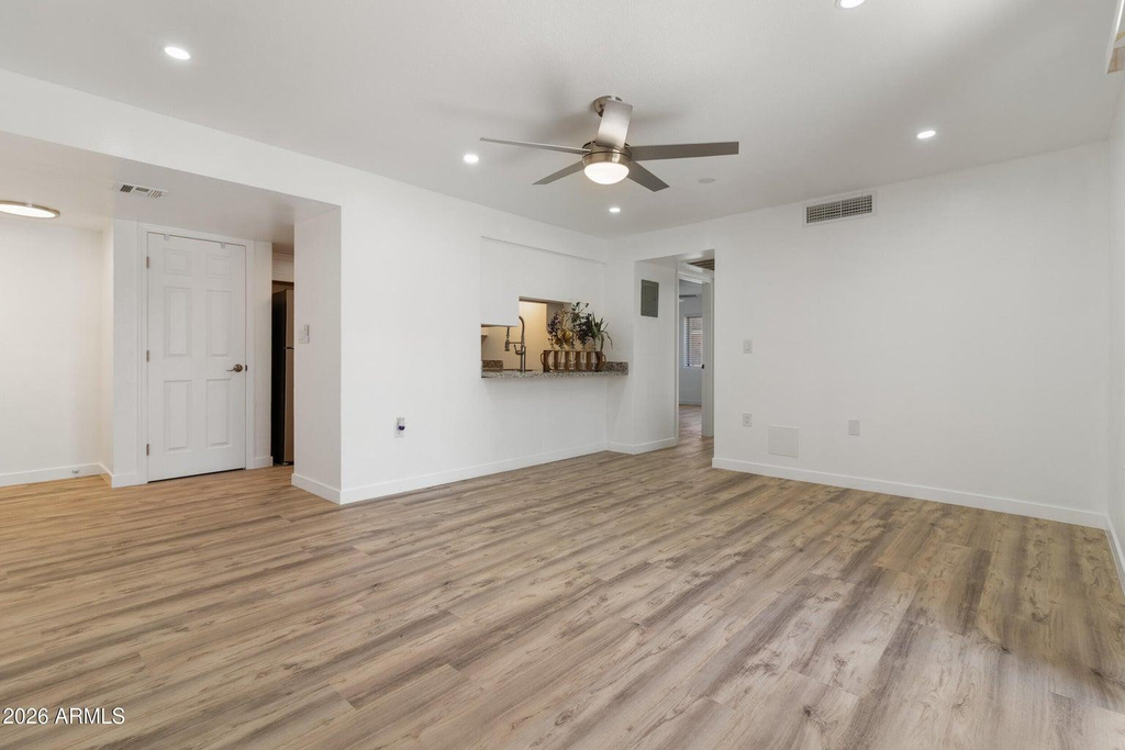 3033 E Devonshire Avenue - Photo 4