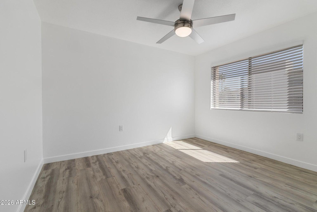 3033 E Devonshire Avenue - Photo 7