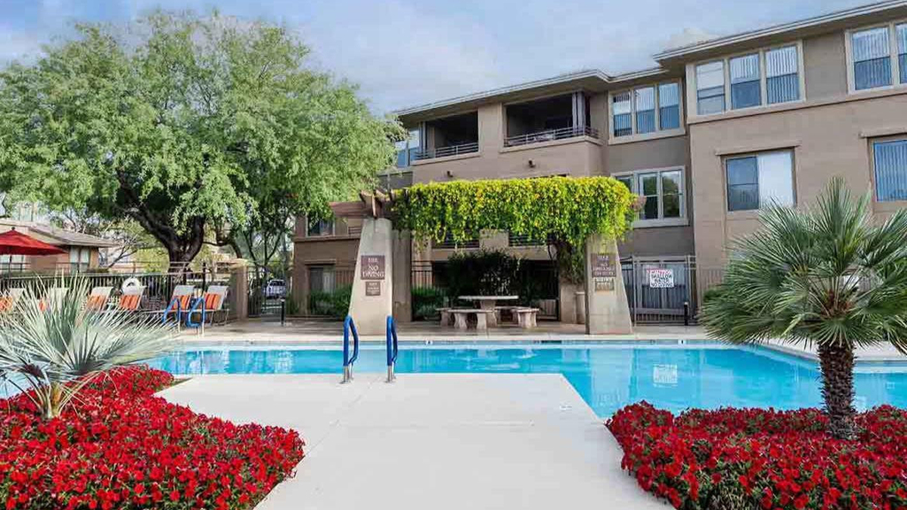 20100 N 78th - Photo 2