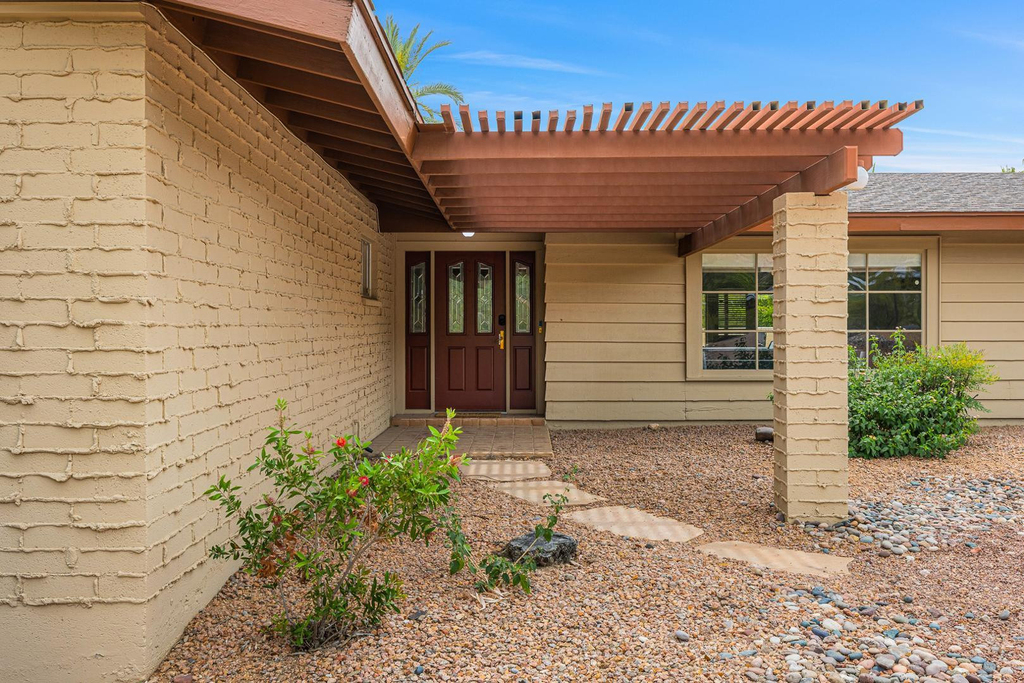 5901 E Cactus Wren Road - Photo 2