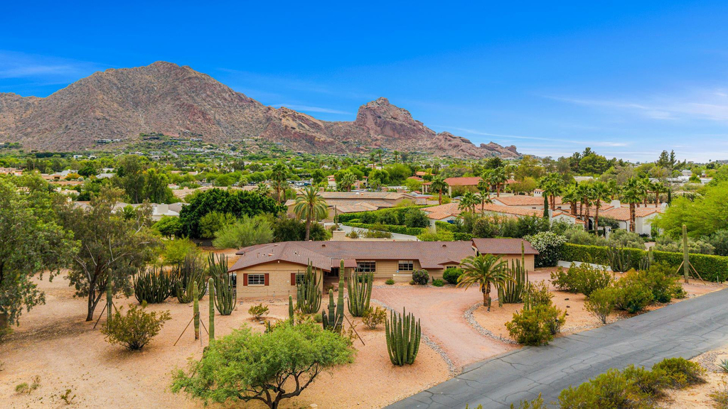 5901 E Cactus Wren Road - Photo 0