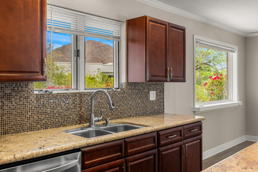 6724 N 58th Place - Photo 8