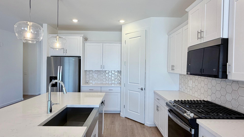 15988 W Desert Spoon Drive - Photo 10