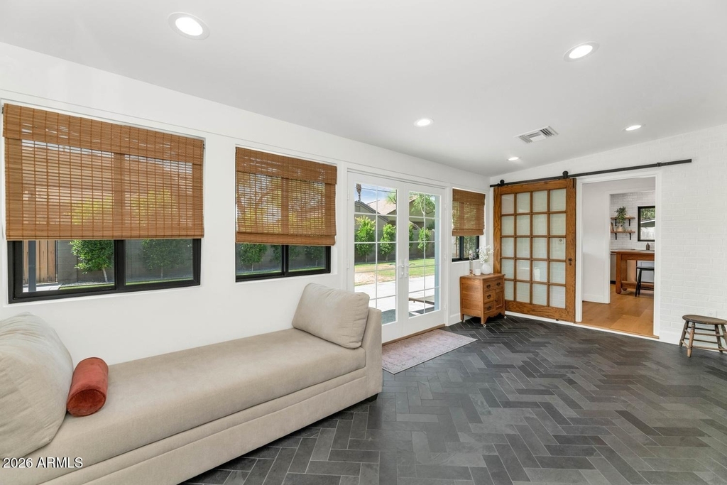 103 W Palmcroft Drive - Photo 10
