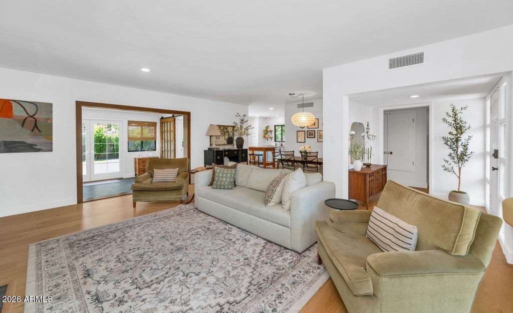 103 W Palmcroft Drive - Photo 2