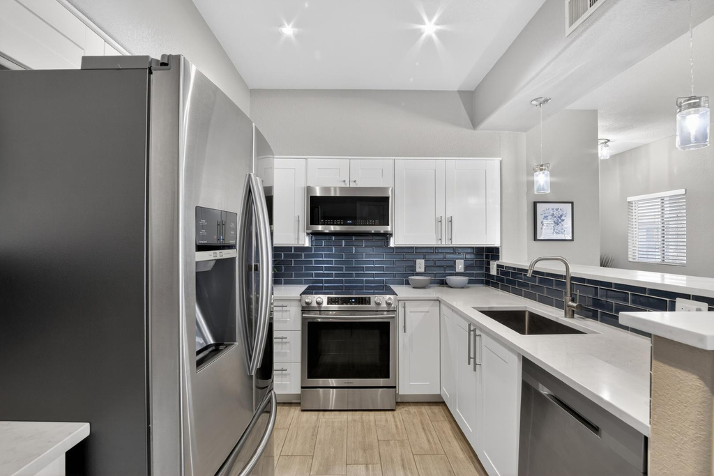 7401 W Arrowhead Clubhouse Drive - Photo 11