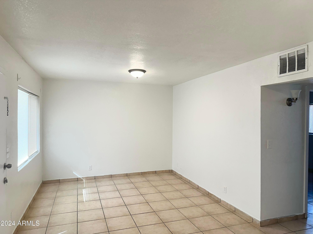 2033 W Madison Street - Photo 2