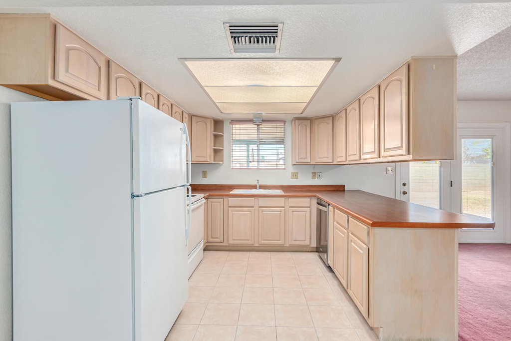 1432 S Oracle -- - Photo 11