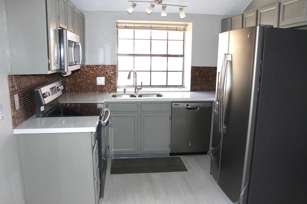 4901 E Kelton Lane - Photo 4