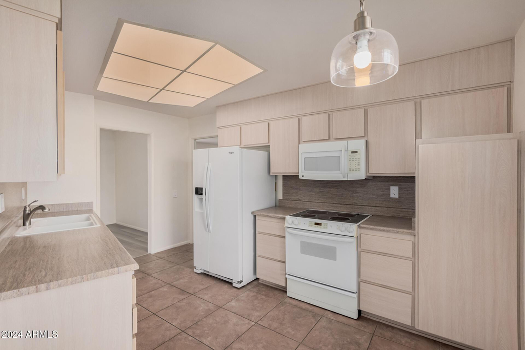 10641 W Boswell Boulevard - Photo 3