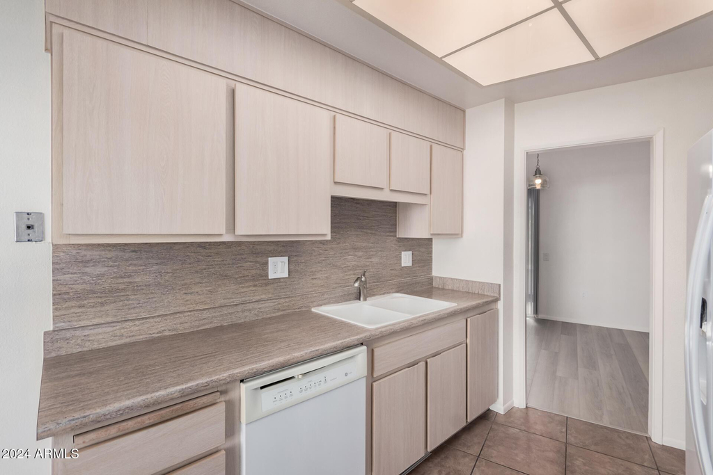 10641 W Boswell Boulevard - Photo 4