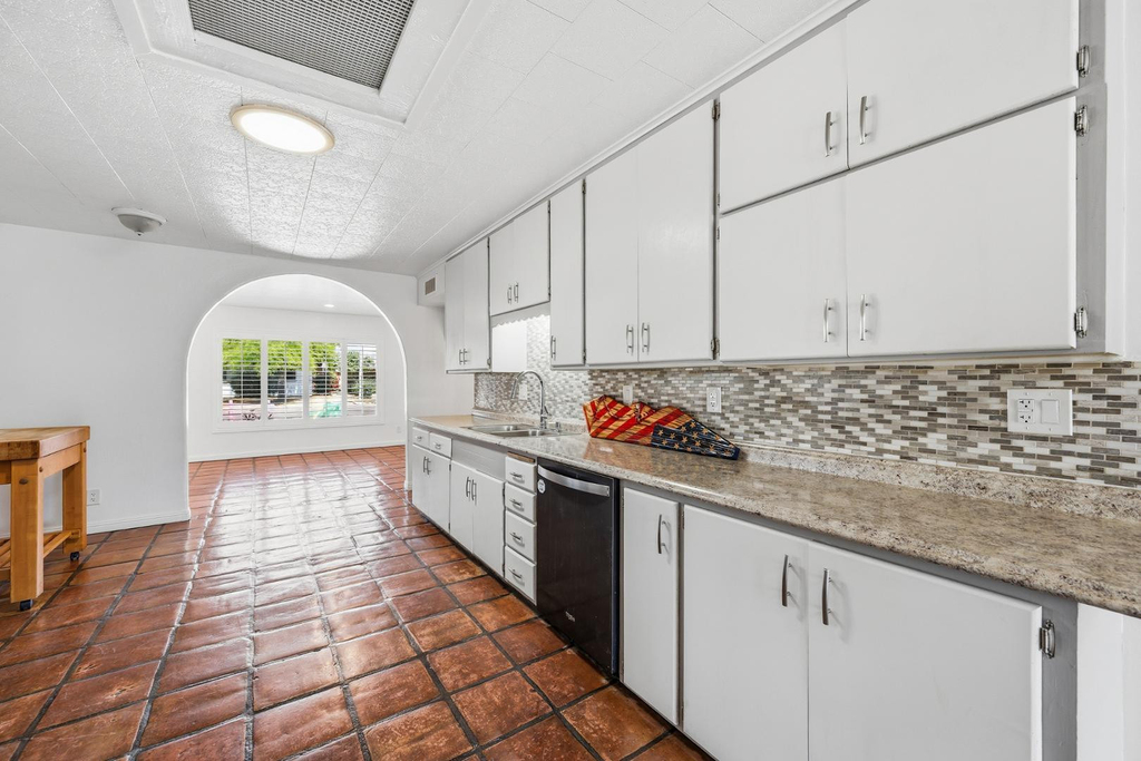 8639 E Virginia Avenue - Photo 10