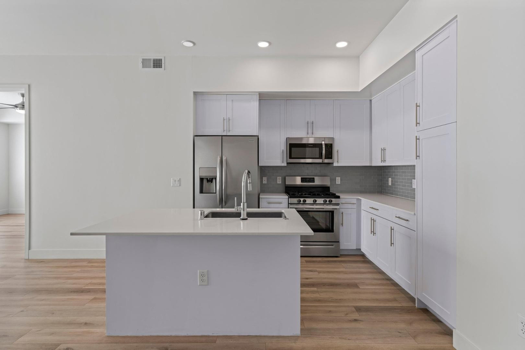 7300 E Earll Drive - Photo 6