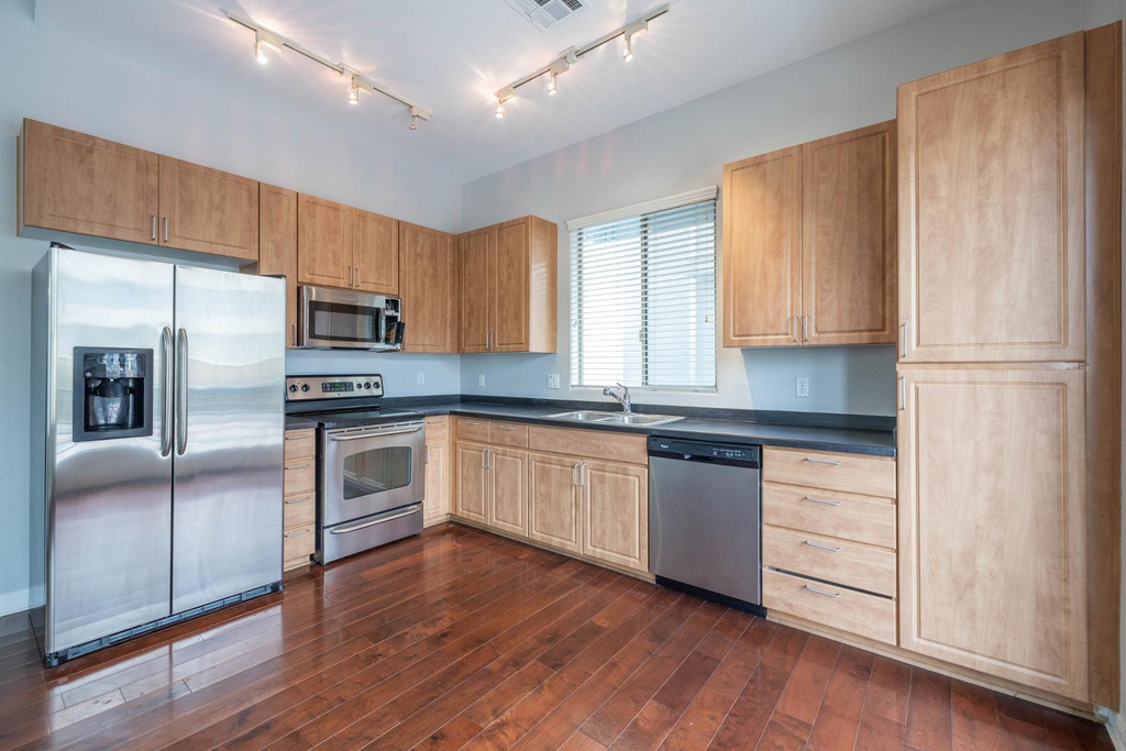 615 E Portland Street - Photo 40