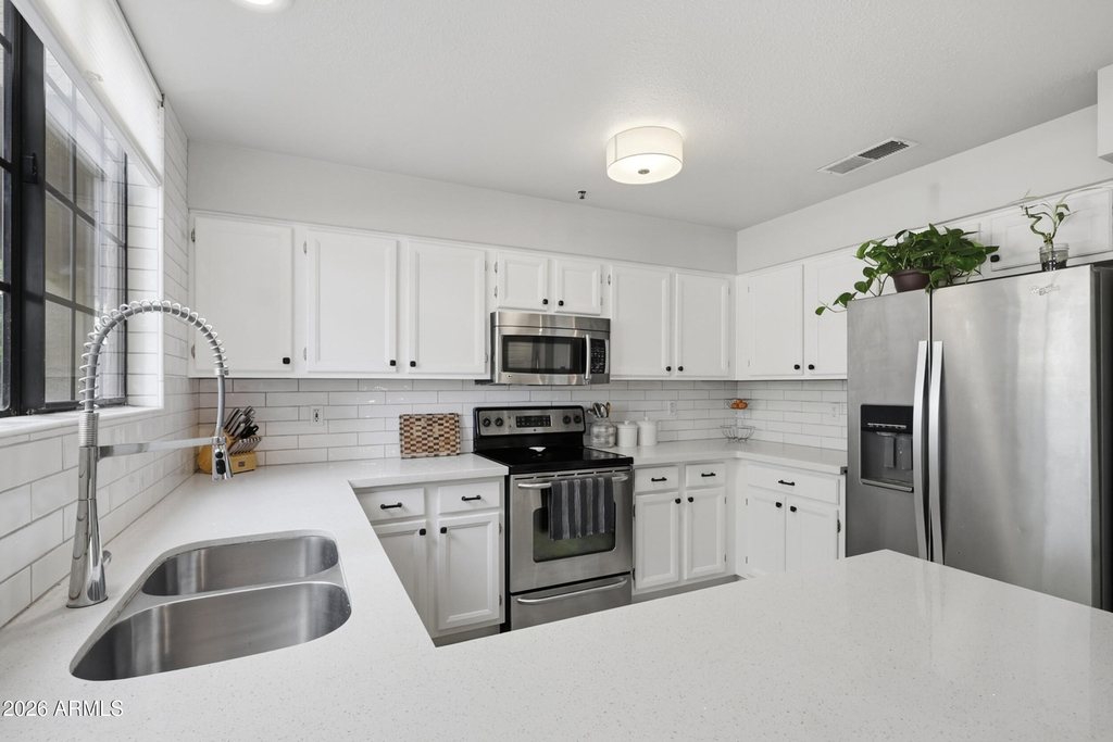 11515 N 91st Street - Photo 17