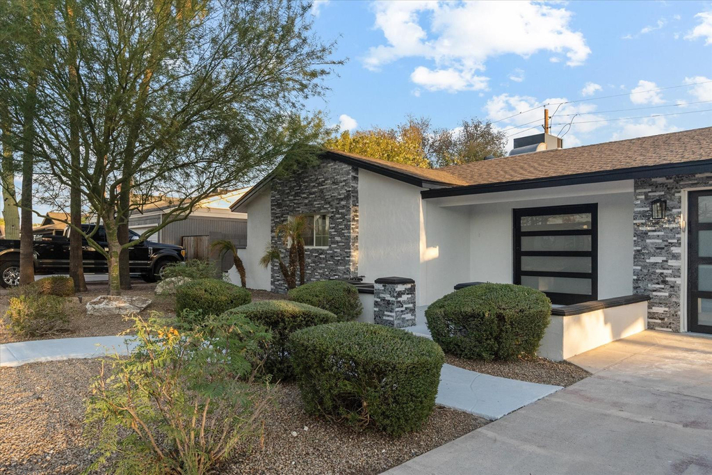 8525 E Clarendon Avenue - Photo 2