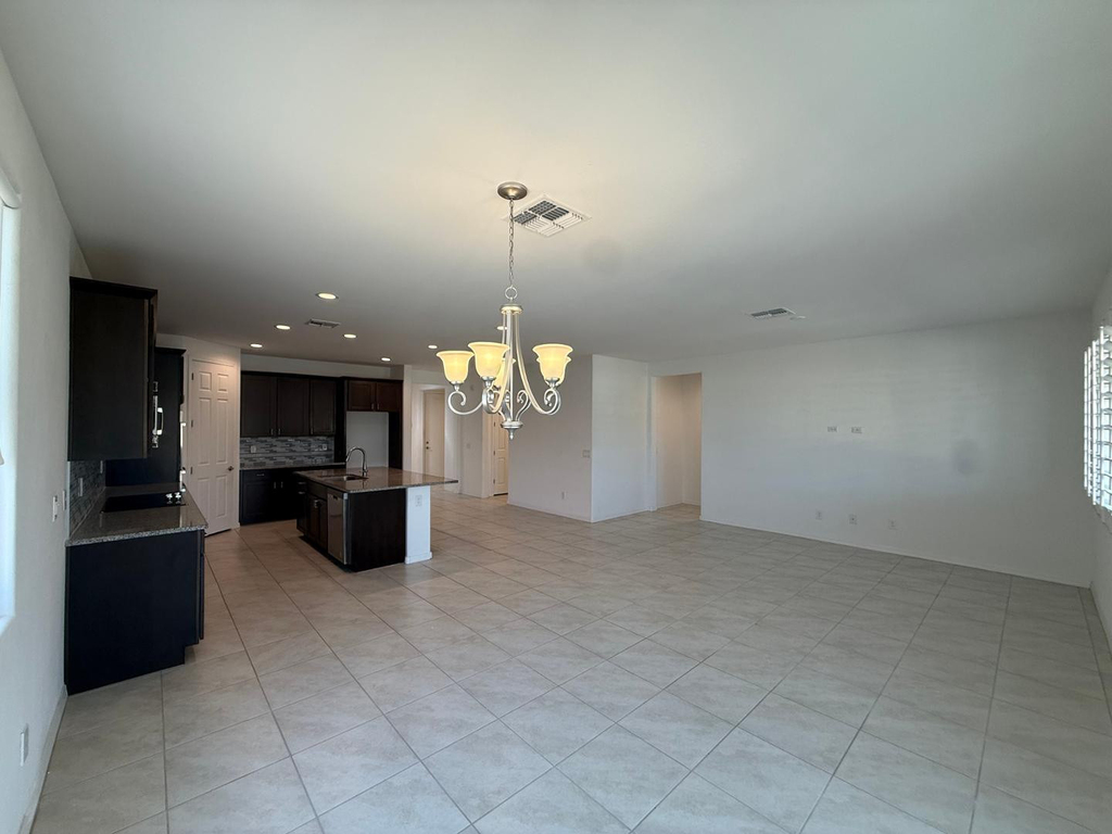 15744 W Jefferson Street - Photo 13