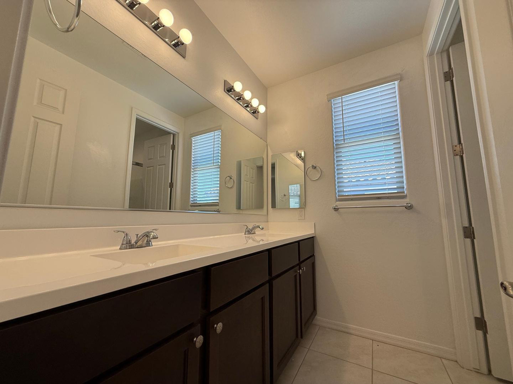 15744 W Jefferson Street - Photo 5